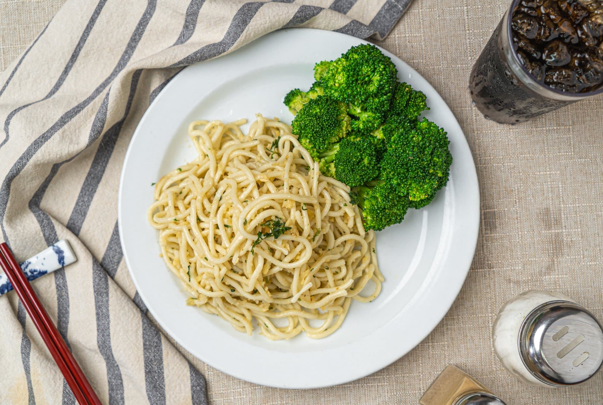 Garlic Noodle - Fresh noodles tossed in a buttery fragrant sauce mixed with a lot of garlic and | Chow Mein